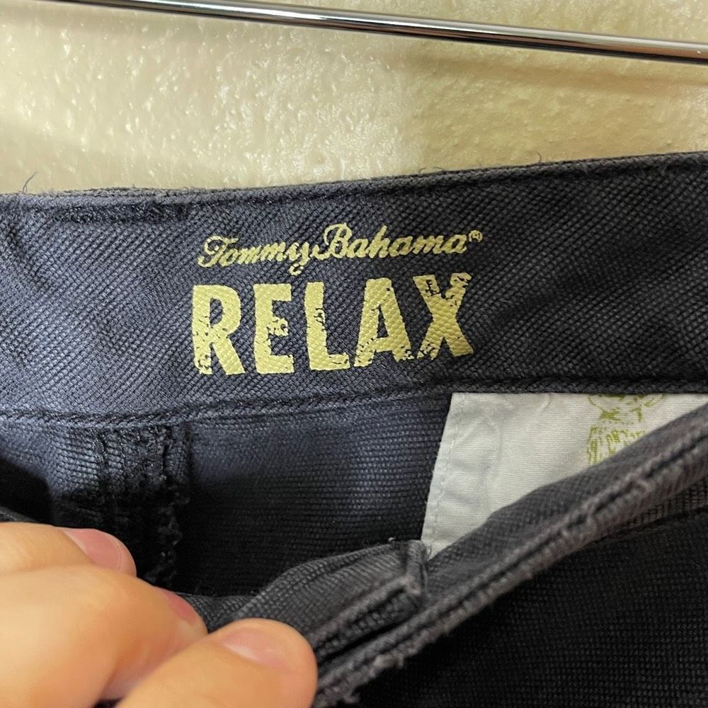 Tommy Bahama Men’s Size 44 Blue Cargo Shorts - Picture 7 of 10